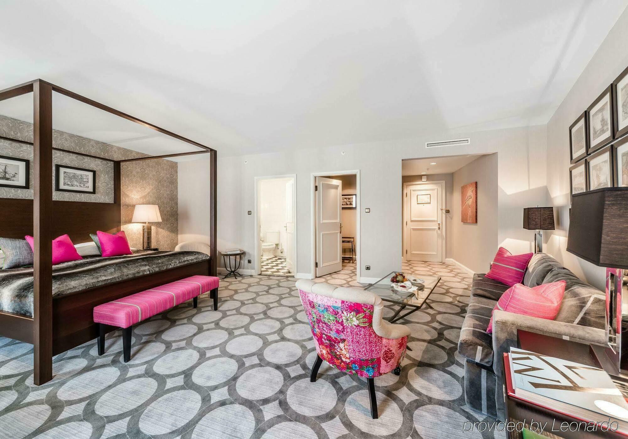 Grand Palace - Small Luxury Of The World Khách sạn 5*